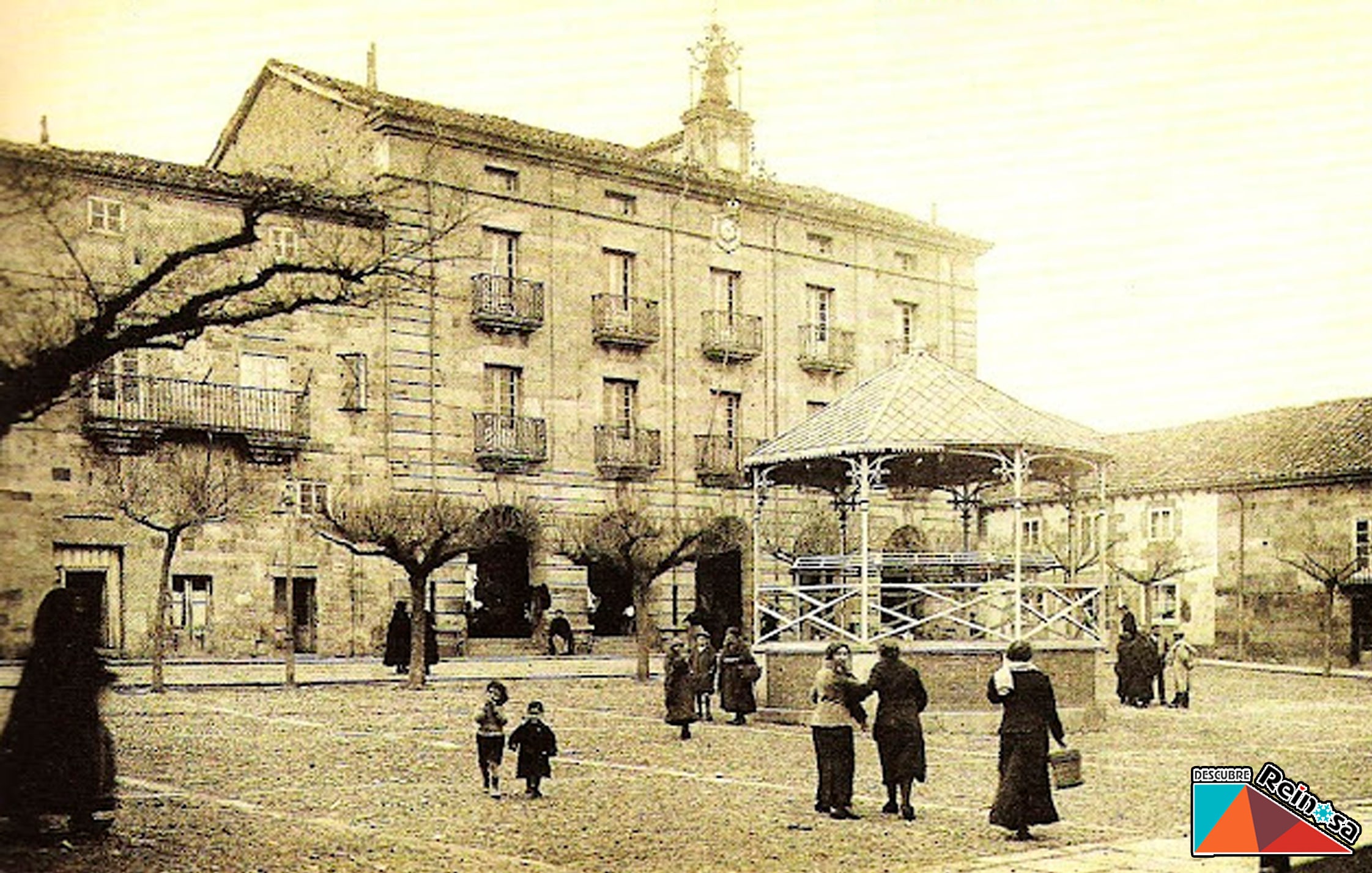 Plaza del Ayuntamiento concurrida